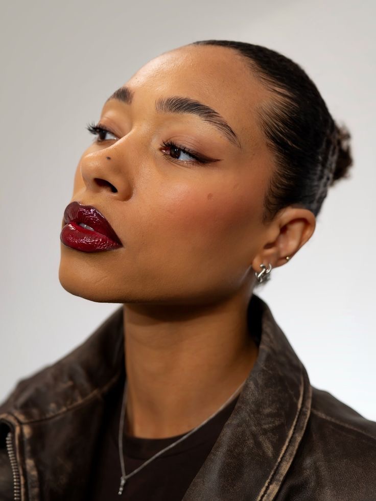 Maquillage metisse lèvre rouge